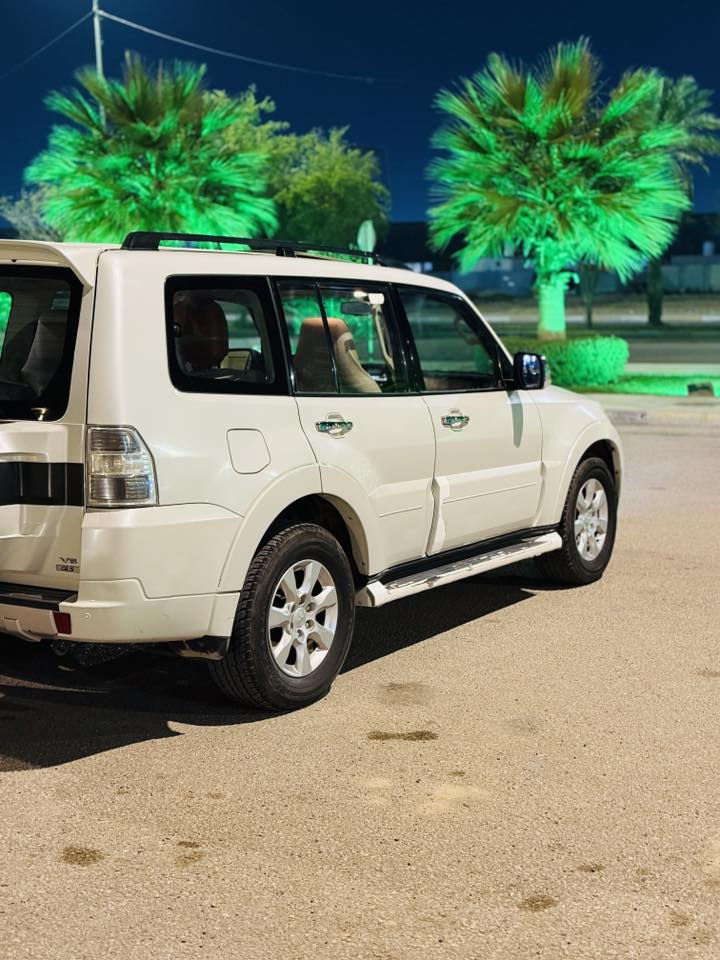 السلام عليكم 
باجيرو خليجي 15
بيع + مراوس 
مكفولة فقط دحجه بالجاملغ الامامي
فول مواصفات 
فتحه 
شاشه كبيره 
كامره خلفيه 
تحكم ستيرن 
تبريد ❄️+ تدفئه
تخم تأير 
حداديه ✅ 
كشنات جلد+ كهربائي
محرك + كير مكفول 
فور ويل 
حساس خلفي 
مكان كربلاء حي المعلمين
ا 
رقم للاستفسار

0771 764 2565
