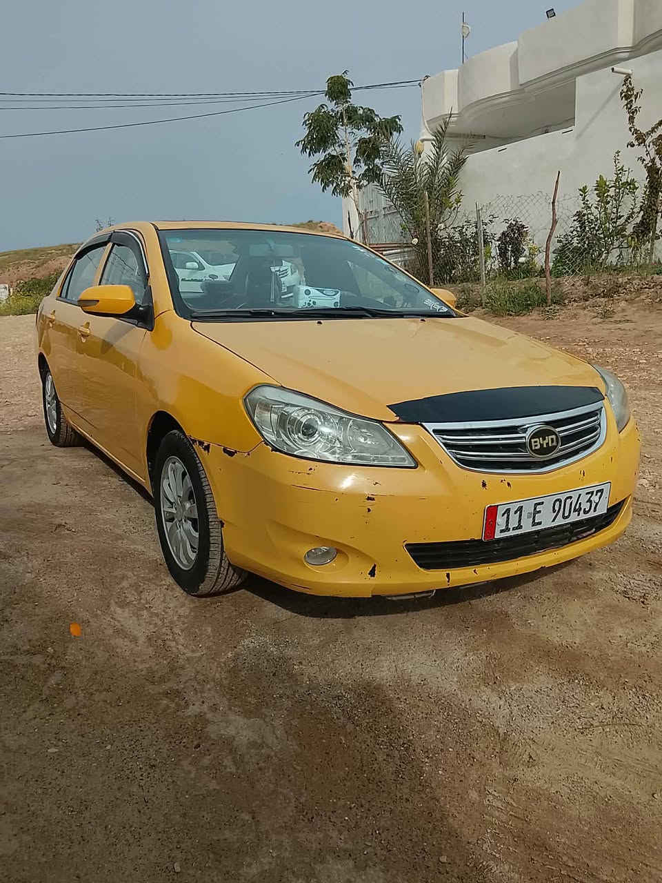 السلام عليكم بي واي دي  . جي 3 موديل 13 كير محرك يارس تدفئه تبريد سنويه لحد. 30 صاحبها بخانقين بيها استيكر بانزين صدر  وباتري ونوزل وبلكات جديد  سقف سلايت شغاله.   دوشمه كشنات  مع سقف مغلف   .سياره اقتصاديه .  للاستفسار اكثر الاتصال ع الرقم ***********  والسعر 53وبي مجال الي ميعجبه لتعلق رجاءا  إذا اكو مراوس خصوصي يراسلني
