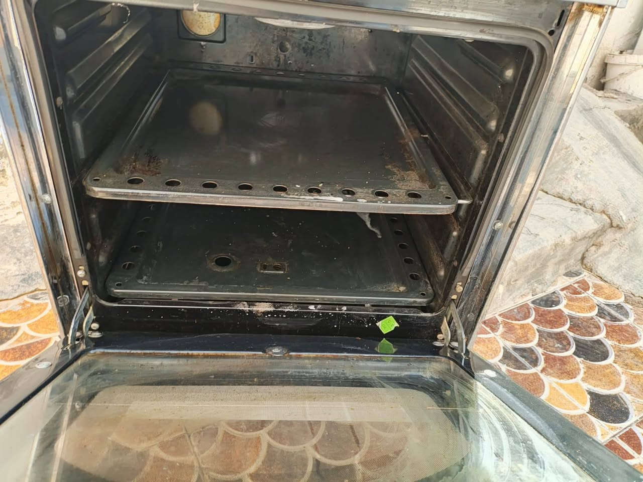 طباخ ربع عيون وفرن نضيف شوفت عينك البيع علواني ديوانيه سعره 80 وبي مجال حك جيه الموشراي لا يكسر بي  رقم واساب فقط(‏‪***********‬‏) وخاص مفتوح
