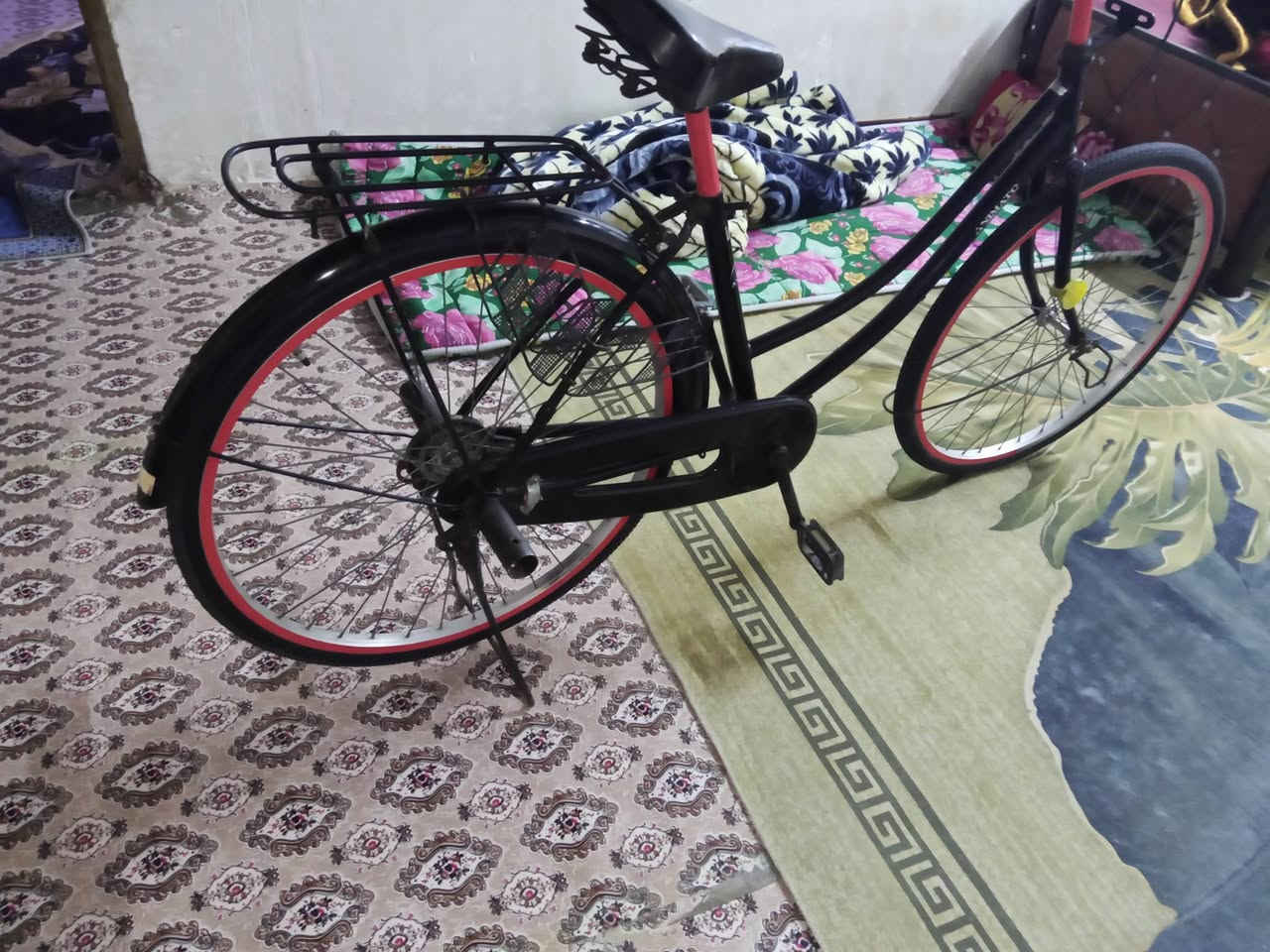 سلام عليكم بيسكل سياحي 26مديل 19باله حاويه لون اسود لماعي البيسكل مكفول من كلشي تايرات جدد تيوبات مداكر  بريك دوسات مجمبز سعر 100وبي مجال مكان بصره قبله رقم  ***********واتساب
