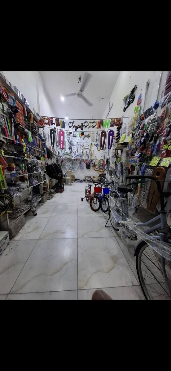السلام عليكم محل بايسكلات جاهز يحتاج واحد يعرف عنده خبره للبيع  عنوان رميثه شراي يتصل واتساب***********8
