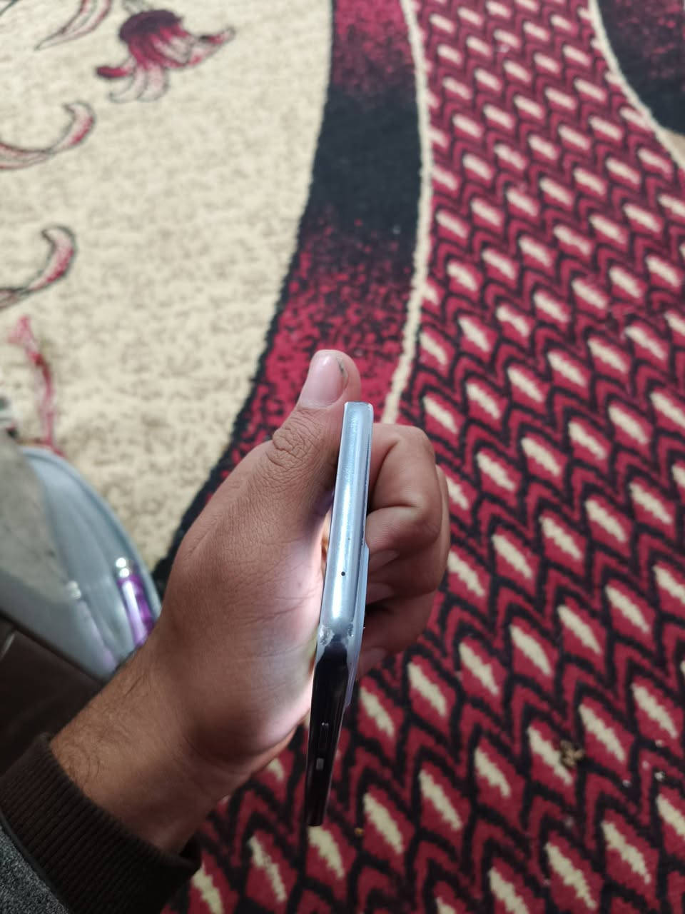 كلكسي A53 5g ذاكرة 256 رام 16 مكفول من الفتح بي ذني الشخوط الي بالضهر والشاصي الحواف مالته من ورة الكفر بدون ملحقات سعرة 160 وبي مجال قليل اي استفسار ***********
