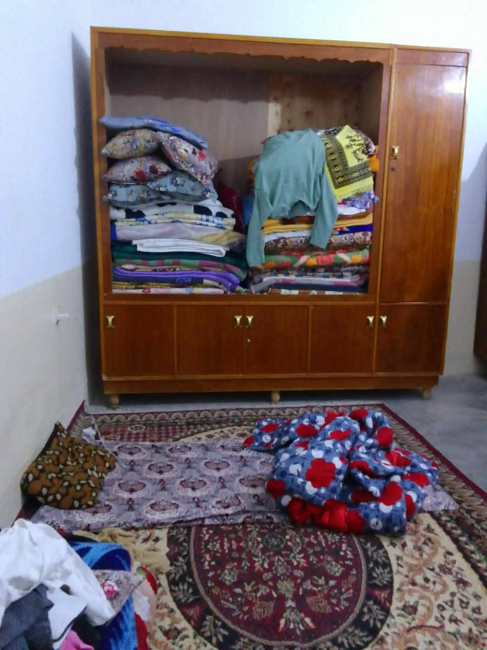 دار للبيع خانقين حي مزرعه مساحه 181م يتكون من غرفتين نوم واستقبال وصاله وغرفه فوك وبيتونه للاتصال ***********
