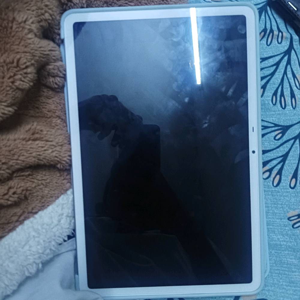 ايباد انفنكس اكس باد جديد اشتريته اسبوع و تركته هسة اريد ابيعه وياه ضمان رايده بسعره ملحقاته كلهة موجودة ب 250 قفل
هسه هو Infinix XPAD شنو بالضبط؟ 256GB و8GB لو أكو نسخة غيرها، وتكدر تكتبلي الموديل كامل؟: 
256 كيكا 
وين مكانك بالعراق؟ يعني البيع/التسليم بأي منطقة حتى الزبون يعرف منين يستلمه؟: 
بغداد الغزالية 
الضمان شكد بقى بالضبط؟ وشنو الجهة الضامنة: المحل لو الشركة؟: 
محل 
ملحقاته كلها شنو موجودة وشنو الناقص؟ مثل الشاحن، الكيبل، الكارتون، الكفر، والورقة/الفاتورة.: 
فاتورة و كيبل و سماعات و كفر و شاحنة كلهة موجوظ و لزكة شاشة 
الجهاز بيه أي ملاحظة ولو بسيطة؟ مثل خدوش، ضربة، مشكلة بالشاشة/البطارية، أو كلشي سليم 100%؟: 
كلشي سليم 