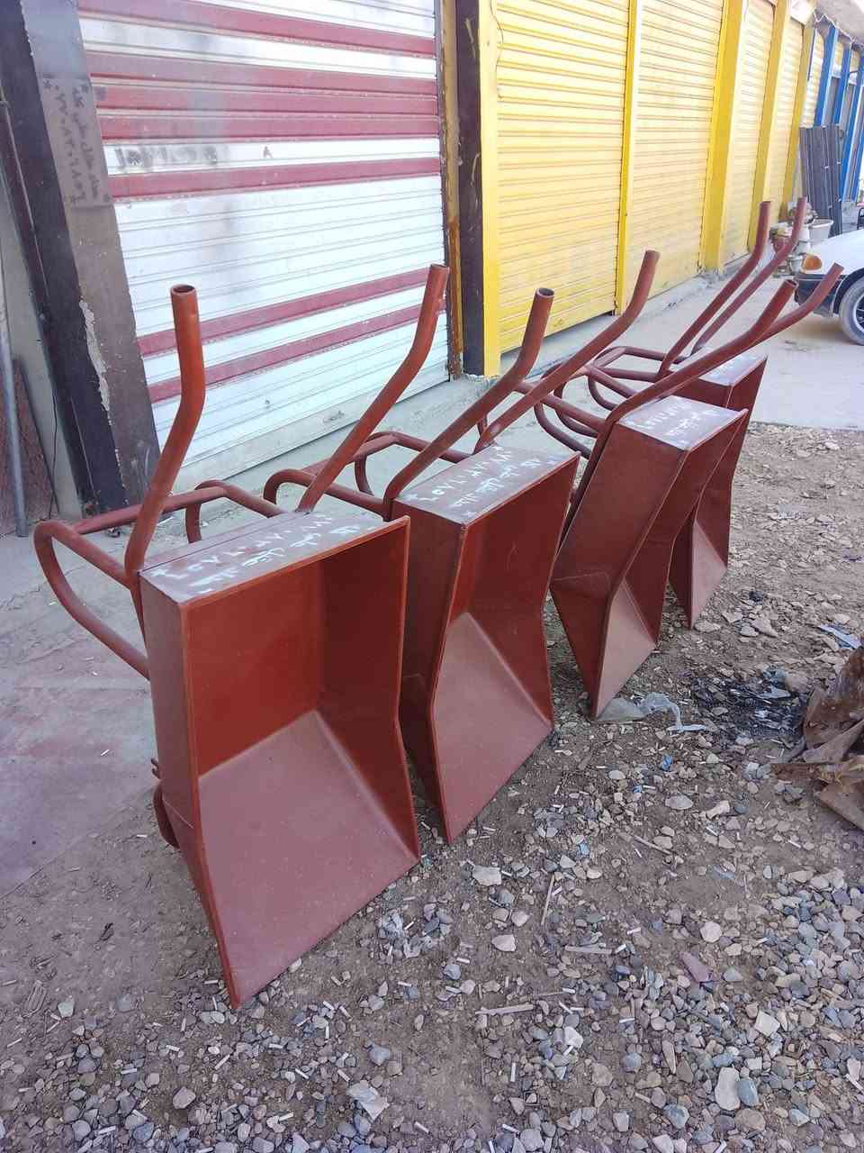 نشتغل جميع أنواع الشبابيك ابواب عرباين 
عنوان/ مفرق جولاق قرب محطة الشهداء 
رقم/***********
