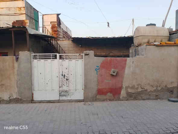 بيت 100خلف اسواق الصدرين غرفتين وصالة وخدمات 25وبي مجال ***********واتساب
