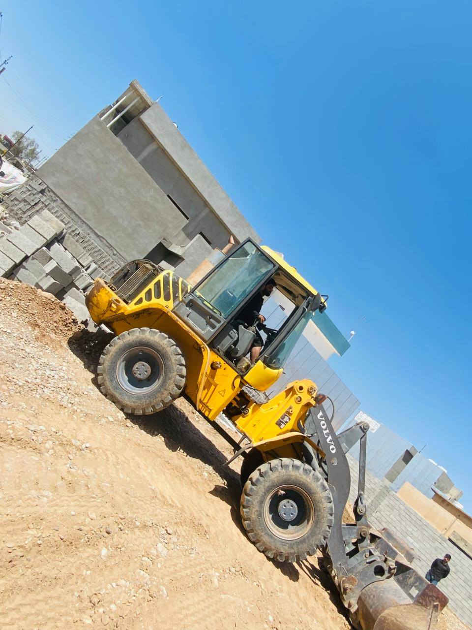 شفل فالفو للبيع وضع شركه شرط التحويل موديل 2004/رقم ***********
