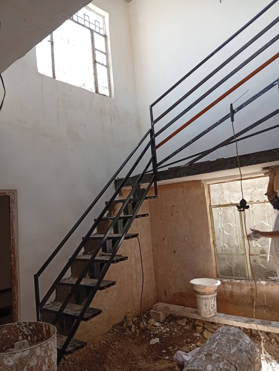 حداد متنقل اعمل كافه اعمال الحداده باب شباك سندويج كيربي مسقفات محجرات كيسبان بوب
***********
