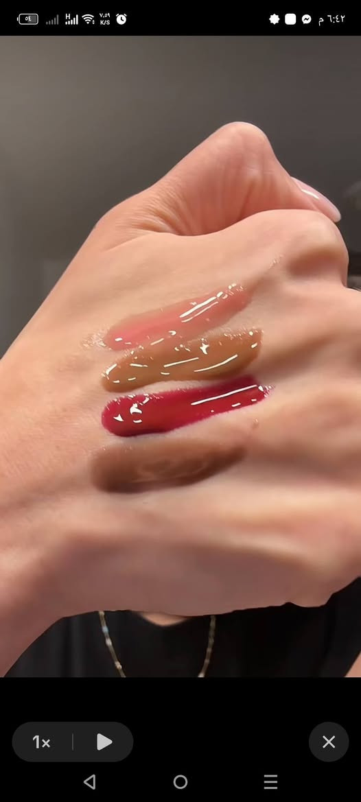 توفر بكج احمر شفاه من Rhode
مكوناتها💄
الببتيدات (Peptides): تساعد على ترطيب الشفاه وتحسين مظهرها.🫦
زبدة الشيا (Shea Butter): تغذي الشفاه وتقلل الجفاف.👄
زيت البابونج أو زيت البذور النباتية: يمنح نعومة وراحة للشفاه.💋
Cupuaçu Butter (زبدة الكوبواسو): مرطب طبيعي يساعد على الاحتفاظ بالرطوبة.
Babassu Oil (زيت الباباسو): يغذي الشفاه ويمنحها ملمساً ناعماً.
ملونات تجميلية آمنة: لإعطاء اللون الوردي أو البني أو التوتي حسب الدرجة.💌
البكج يحتوي على اربع 💄 💄 💄 💄 قطع 

سعر البكج ١٥ الف فقط 🤩🫣
#اشارة


**إذا كنت صاحب هذا الإعلان وتريد حذفه لأي سبب، رجاءا أرسل رسالة إلى الدعم الفني**