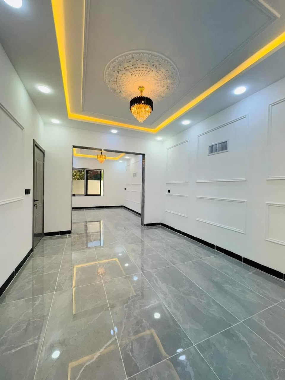 داران للبيع ⬇️⬇️
حي السكر قرب مجمع الاوربي🏛️🏛️

المساحة ١٥٠ متر بناء حديث جدآ 📐📐

طابقين  ٦ غرف نوم مع استقبال ومطبخ وصحيات📐📐

يقع عل شارع ٢٠ متر 📐📐

للاستفسار *********** /*********** ☎️

مكتب الكوفة سايدين شقق الحدباء🏢🏢
