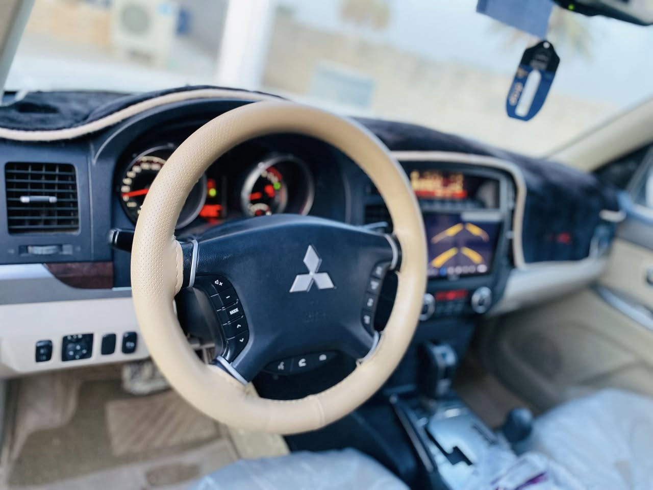 باجيرو 2014 لون  صدفي   ام دمام 
رقم سليمانيه 
كفالة عامه 
شرط تحويل 
ماشيه 172 الف حقيقي 
سبير ما نازل 
فول مواصفات بصمه كشنات كهربائيّة اشاير بل مري تحكم ستيرن مري شفط فتحه فول مواصفات 
تخم تايرات صدر جديد 
مكان واسط صويرة شراي يتصل 

***********
