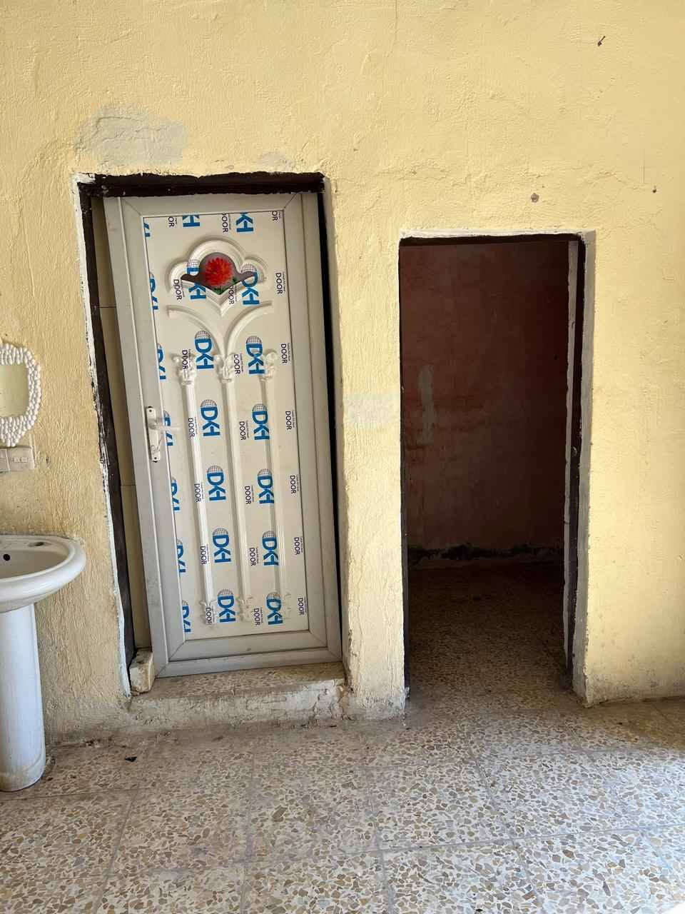 بيت للبيع مساحه 140م أبو شطيب سندويش غرفتين مطبخ صاله حمام مكلف بالنشر رقم صاحب البيت ‏‪*********** عمارة, ميسان

