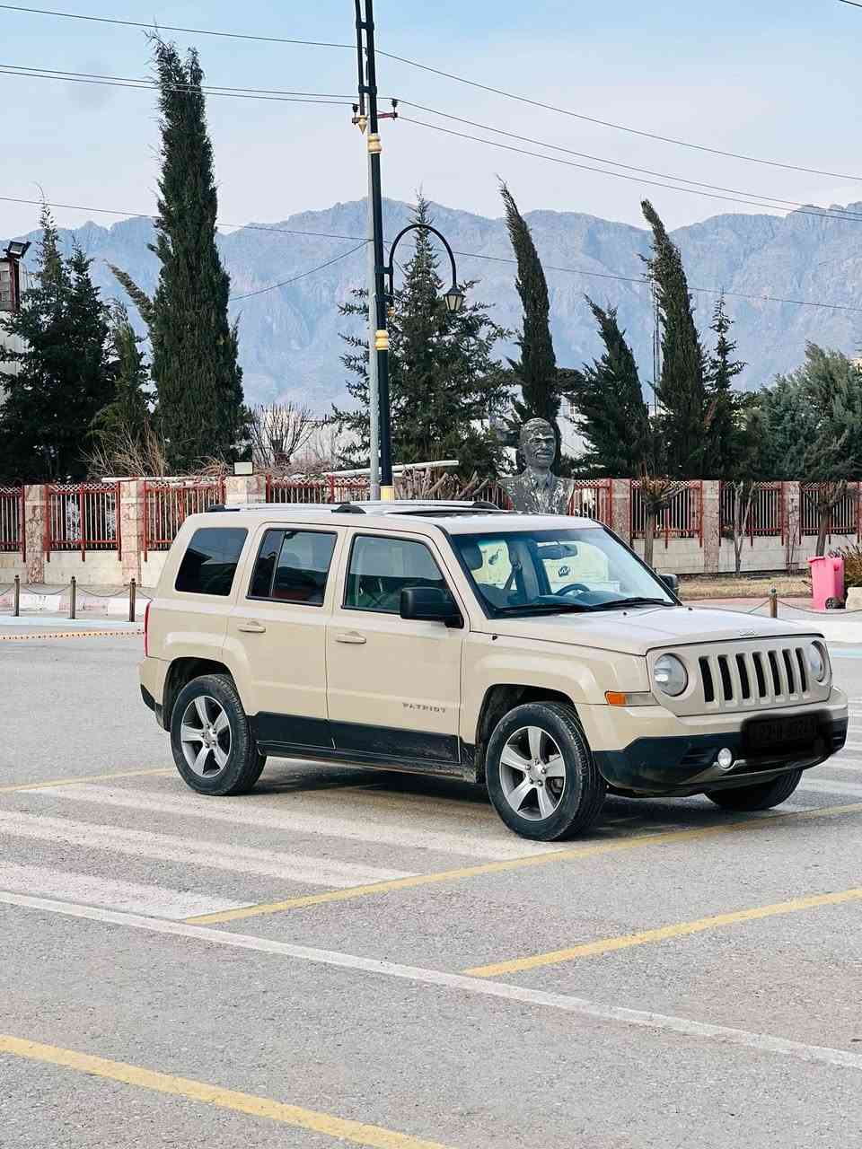 جیپ پاتریۆت ٢٠١٧ بۆ فرۆشتن 
 گێر ئۆتۆماتیک 
مواسەفات شاشەو کامیرە ئاوینە کارەبای سوکان ڤۆلیۆم کوشن کارەبای و هیتەر  
تەبریت ساردو گەرم بە شەرت 
ڕەقەم هەولێر سەنەوی تازەیە 
چوار تایەی تازەی لەژێرە 
سەیارەکە هی ماڵە هیچ مەسرەفێکی تێدا نیە 
گێر و مەکینە بە شەرت
پێش و پشتی کەپس 
دوو دەرگای بۆیاخەناو دەرگاکەی گرتوە دۆسەکەشی بۆیاخە لە ڕەقەم شانسی دیارە
سەیارەکە بە ناوی خۆمەوەیە 
تەحویل و خرامە بە شەرت 
شوێن ڕانیە 

1C4NJPFA1HD201518   رەقەم شانسی  

 بۆ نرخ نامە بنیرن یان تەلەفۆن بکەن 

0750 377 1835
  
وەتس ئەپ :*********** رانية, السليمانية
