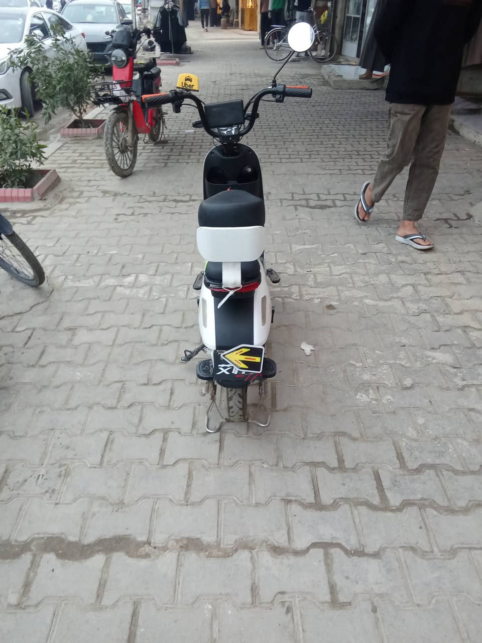 السلام عليكم بايسكل شحن للبيع حجم 14سرعه 60 سعر 275وبي مجال الرقم ***********
