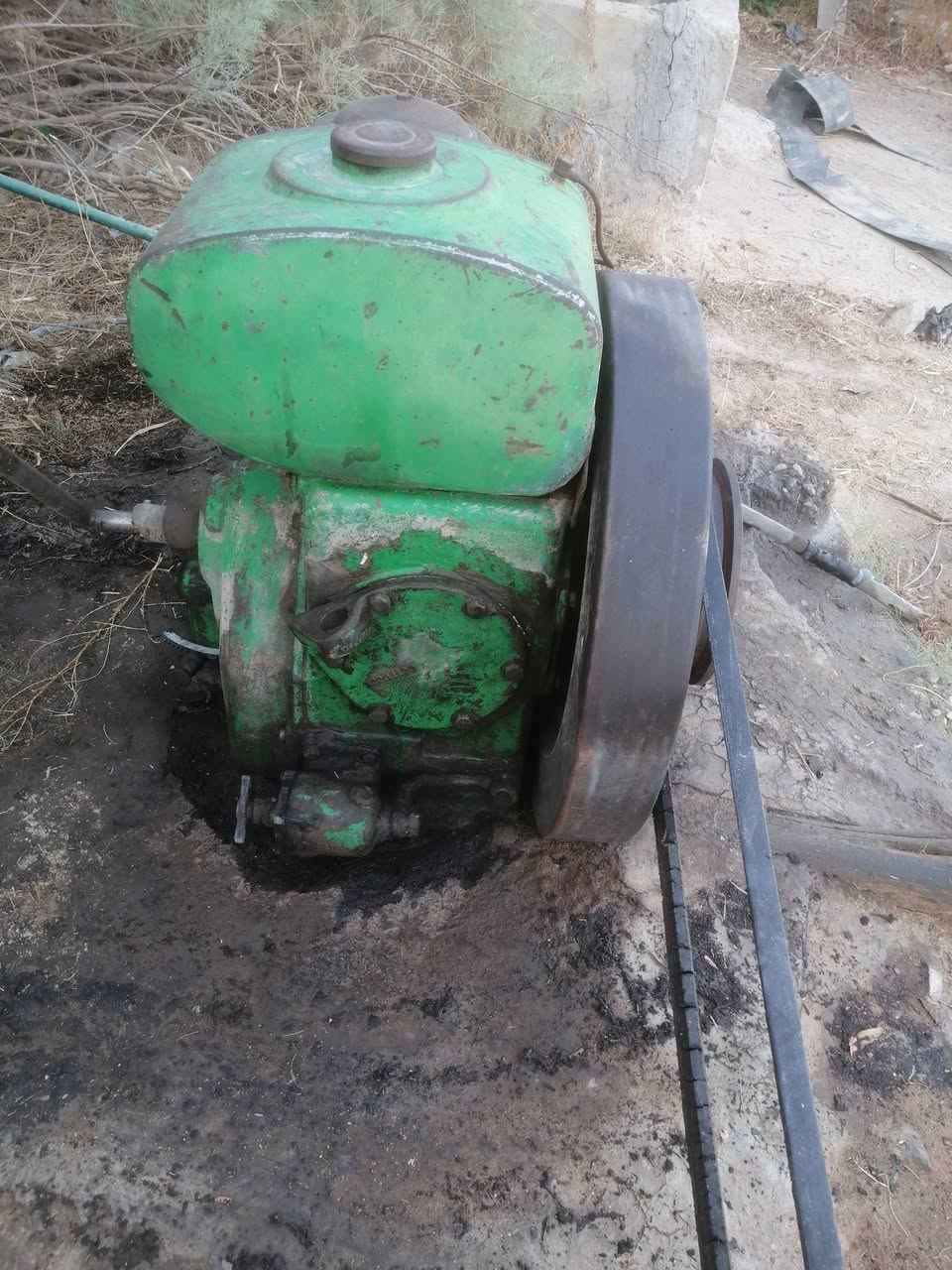 سلام عليكم مكينه هندوريه للبيع هيه وملفه مكينه نضيفه***********
