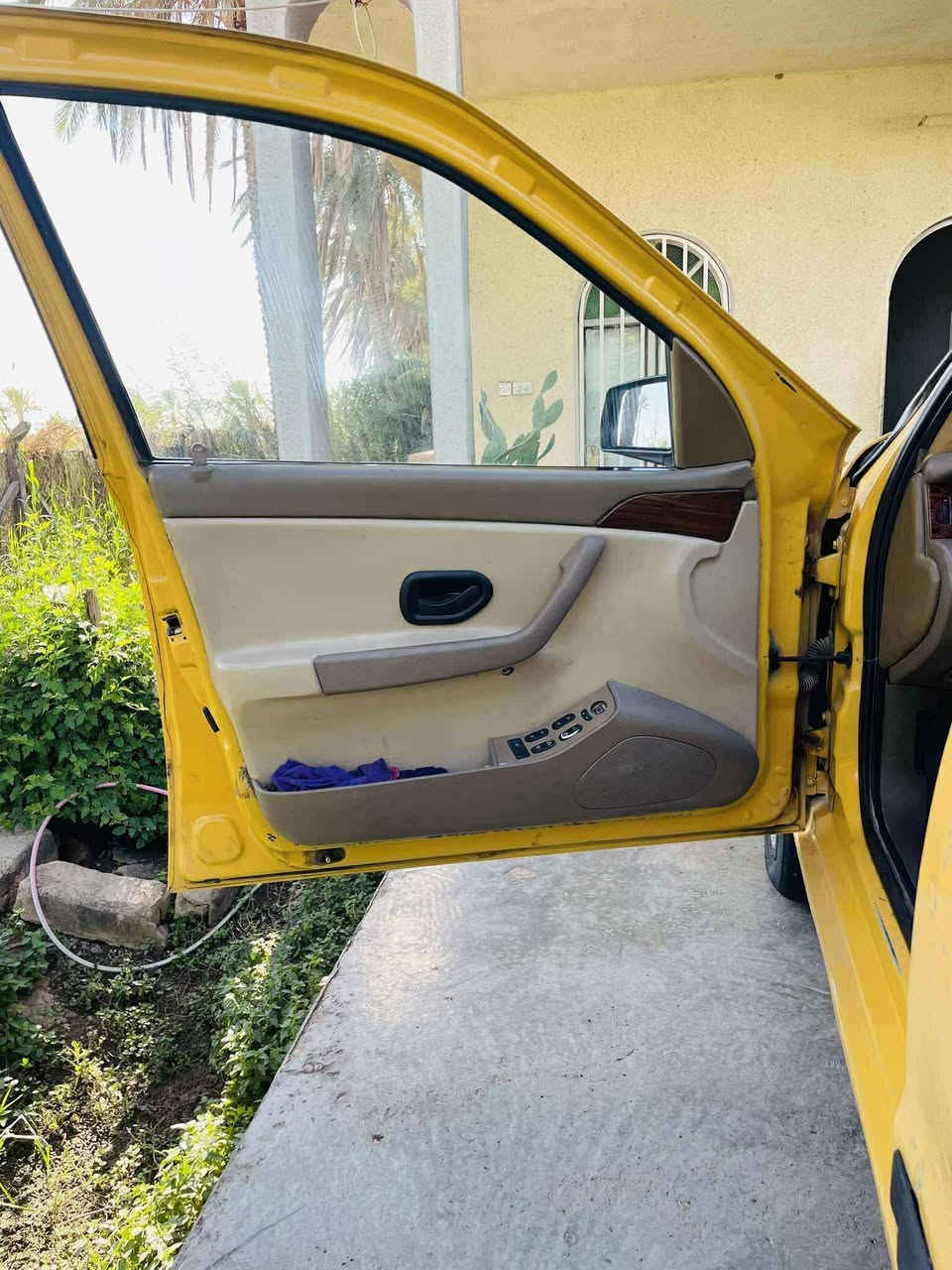 السلام عليكم
سمند موديل 11البيع
مكينه خير من الله كير فرنسي خفيف
كلج جديد بريك جديد تبريد ثلج تخم تايرات 
باتري دينمو سلف بجيس 
حداديه خير من الله خياسات مابيها 
السياره مكفوله بس الجاملغ مال سايق بي بارد وبيها طخات بصيطه 
السعر  ٣٦ وبيها مجال المو شراي لا يتعبني 
عنواني بغداد  بسمايه  ***********
