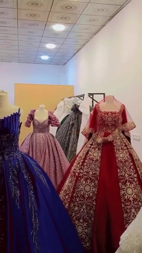 عرض لحد يرم 15/6 اي بدلة داخل المحل بسعر 150 الف وفستان مدعوه بسعر 25 الف لحكو ع عرض للطلب والاستفسار *********** ❤️‍🔥❤️‍🔥❤️‍🔥❤️‍🔥
