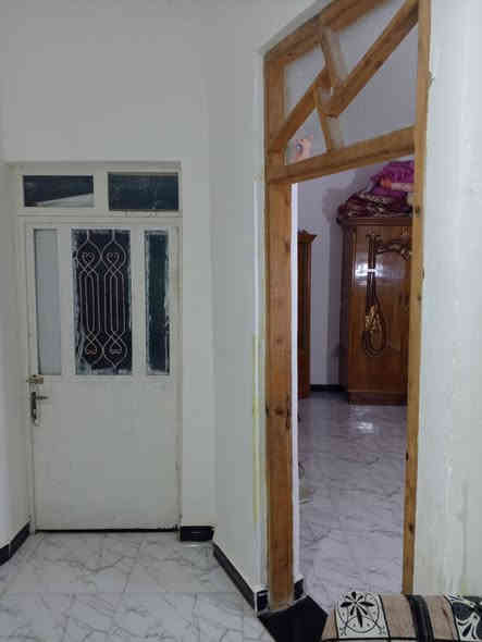 بيت بحي الحكيم قريب علحولي سند 25 مسجل بلديه مساحه 200بناء اساس طابوك بناء بلوك السكف صب لارضيه بورسلين ابياض كهرباء دفن غرفتين وهول ومطبخ وستقبال بناء بلوك لاساس طابوك  شارع سبيس محدول 
بكان كلش حلو السعر 34 بيه مجال الستفسار ***********
