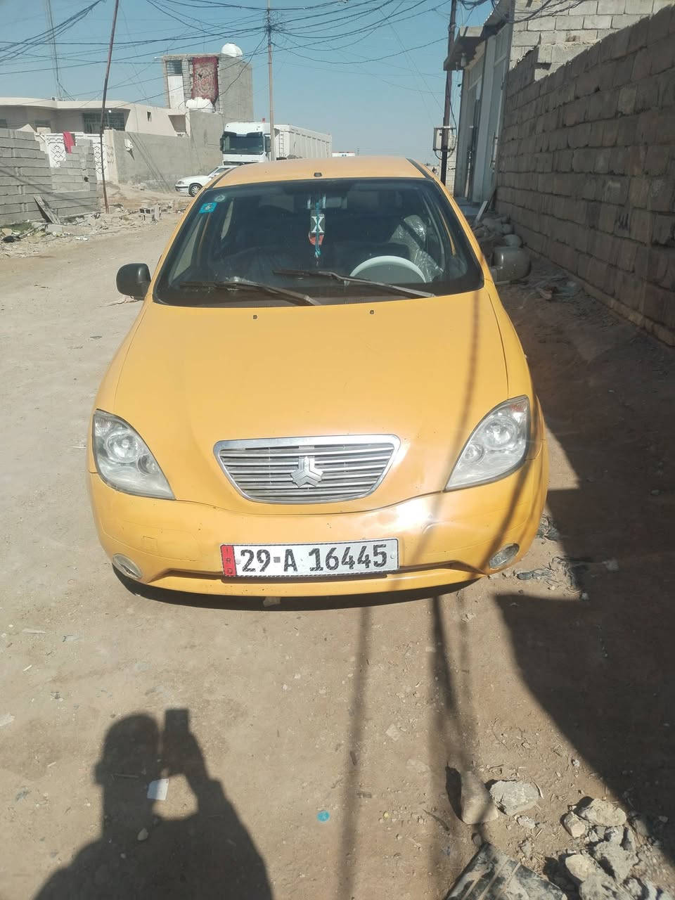 سلام عليكم سياره للبيع موديل 2016 بيه شخطه  و مابيه تبريد المكان كوت تجيلي سعر 40 و بيه مجال ***********
