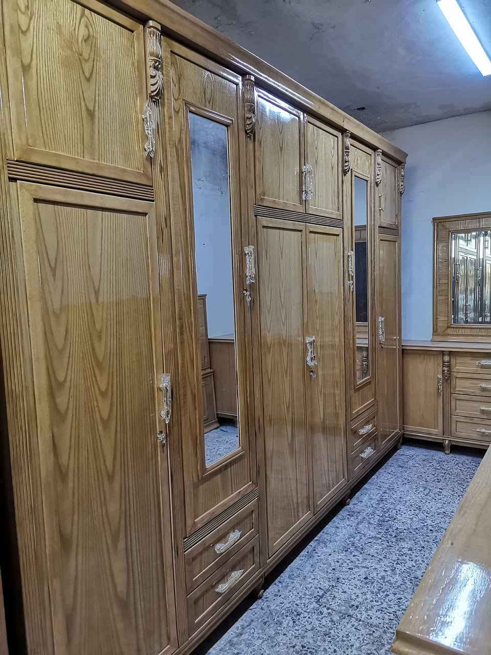 السلام عليكم
نجاره عراقيه درجه اولئ خشب سنديان ٦ وملحق جديده
النقش كل الغرفه زان مصري جعب غزال الزاويا بابين وملحق
للحجز والتواصل علئ الهاتف او واتساب *********** بغداد السيديه حي الاعلام شارع قطر الندئ
