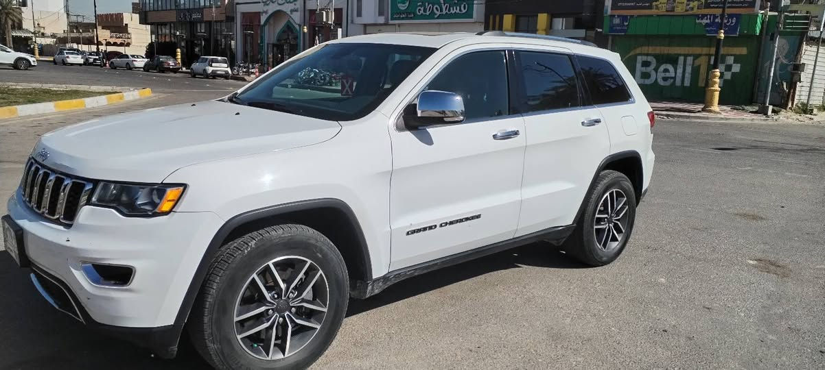 جيب كراند شيروكي لمتد
وارد أمريكي موديل 21 فور ويل

الضرر

جاملغ خلفي أيسر بجم كبس
الايرباكات جميعها سليمه
السياره مكفوله كفاله عامه عدا الجاملغ الخلفي مكان السياره كربلاء

السعر 273 للاتصال  ***********
