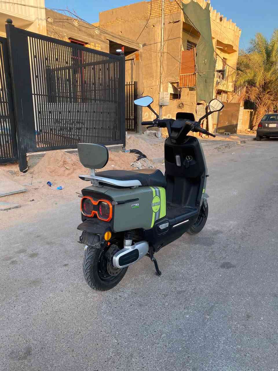 باتريات فول 
نظيفه كامله..
بيها عواج بسيط بلستيرن 
مكاني غزاليه
‭***********‬
 رايديها550
