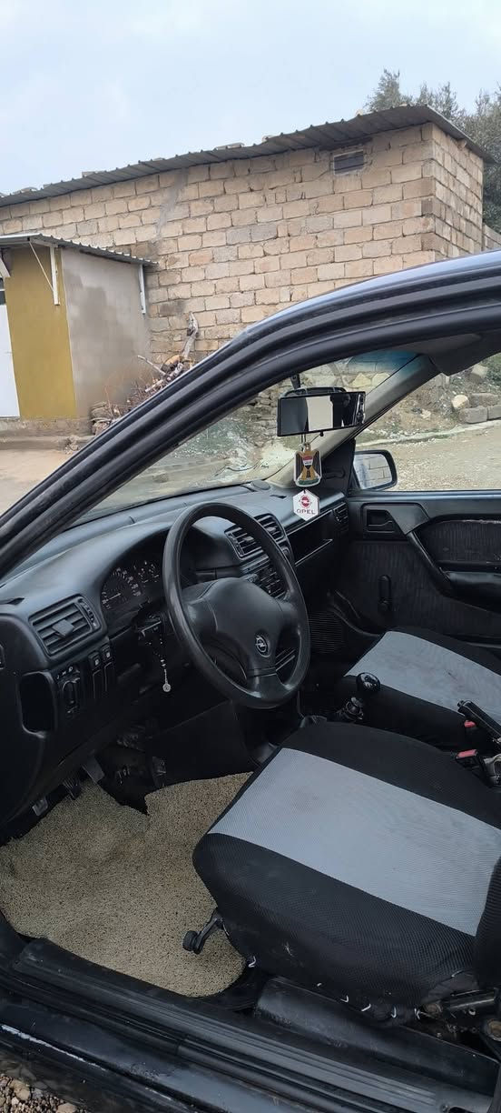 اوبل فكترا للبيع
حجم 20
صبغ جماليه بدون حادث 
كير شرط محرك بي صرف 
كابون بانزين
 باسمي رقم وسنويه وهزة الى 2030
***********
