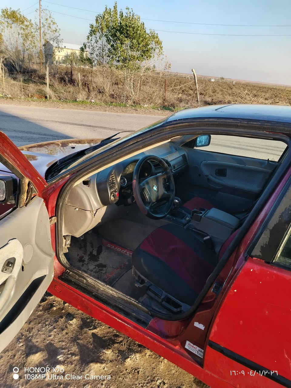 السلام عليكم، بي ام دبليو صقر حجم ٣٢٠ اللون ماروني سيارة كدام العين رقم مسطرة دولي محرك شرط  ٢٠٠٦ مال كصة وكير شرط و شرط التحويل من الشرعي كابون بانزين بيها  العنوان  نينوى ناحية النمرود
السعر ٣٧ وبيها مجال واذا اكو معارض بسيارة اوميكا او فكترا  شرط نظيف رقم الهاتف كورك *********** اسيا *********** وبيه واتساب
