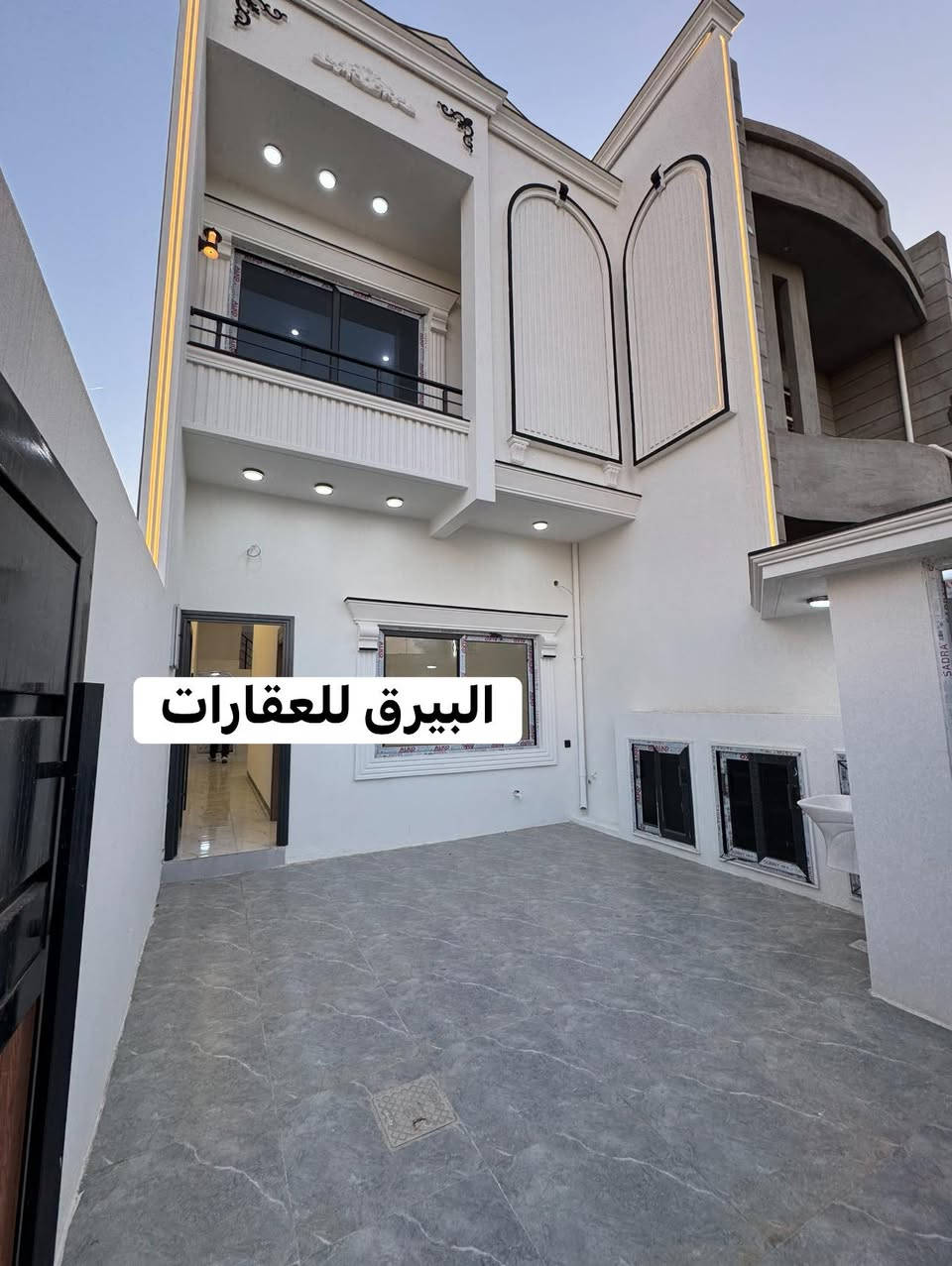 إعلان رقم ( 464 )
￼
( طابو ملك صرف )

#دار للبيع – بناء حديث زيرو فول مواصفات مقابل حديقة

بيت سكني حديث البناء، مشيّد وفق أعلى المواصفات الهندسية وبمواد بناء ممتازة، تشطيب راقٍ وعصري، تصميم عملي يوفّر الراحة والخصوصية

المساحة :- 100 متــر واجهة 5 متـــر  

الموقع:- كركوك - حي الأسرى والمفقودين ( مقاطع 49)
المواد المستخدمه في البناء من اجود وافضل الأنواع :-

اثنين غرف نوم واسعة ومضيئة
صالة استقبال أنيقة + صالة معيشة
مطبخ عصري بتصميم عملي
عدد 3 حمامات بتشطيبات حديثة
بناء حديث زيرو فول (أول ساكن)
إضاءة وتهوية ممتازة
موقع هادئ وقريب من الخدمات

 للاستفسار الاتصال *********** رشوان المفرجي 

 يتوفر واتساب - تلكرام  

او مراجعة مكتب [ البيرق للعقار ]حي عدن سايدين مدينة العاب كركوك  قرب جامع تحسين صوراني مقابل ثانوية امداد للبنات
