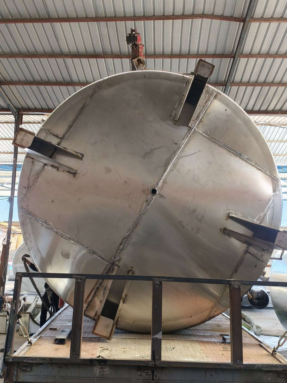 خزان ماء مصنوع من الستانلس ستيل (Stainless Steel) نوع غذائي وكيميائي، مقاوم للصدأ والتآكل، مطابق للمواصفات الصحية، آمن لخزن مياه الشرب والسوائل الغذائية والكيميائية. 🔧✨ تصنيع خزانات بجودة عالية في معمل البو خضير ✨🔧

نقدم لكم خزانات مصنوعة من حديد كرفنايز (مغلون) وحديد أسود،
بمواصفات دقيقة وجودة ممتازة تناسب مختلف الاستخدامات:
💧 مياه
⛽️ ديزل
🧪 مواد كيميائية
وغيرها حسب الطلب...

✅ تفصيل حسب الطلب
✅ لحام دقيق ومتين
✅ شحن متوفر لجميع المحافظات

📍 العنوان: الأنبار – الفلوجة – شارع السد، مجاور مطعم غصن الزيتون

📞 للاستفسار أو الطلب واتساب أو اتصال :
***********
***********
***********

📌 معمل البو خضير – ثقتكم سر نجاحنا

---

#خزانات_حديد #بليت_مغلون #بليت_اسود
#معمل_البو_خضير #خزانات_مياه #صناعة_محلية #جودة_عالية
