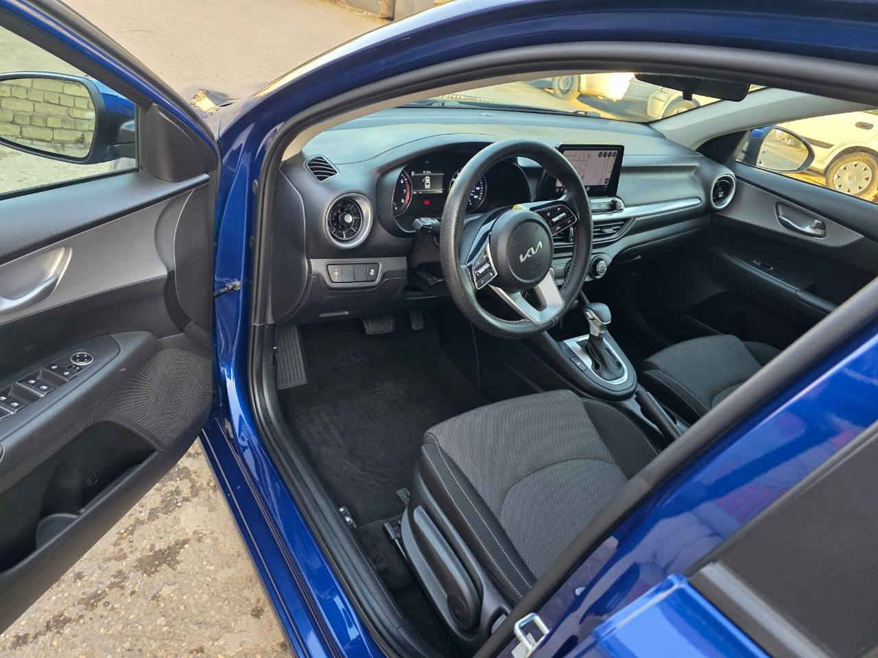 سياره فورتي موديل 2023
وارد أمريكي 
مواصفاته 
شاشه تحديد مسار توقف ذاتي كشنات تحكم أمامي خلفي  تدفع تبريد 
سياره ماشيه ٣٠ميل حادثه بسيط  و موجوده صور مال حادث 
السعر ١٥٥ وبيه مجال سياره نضيفه  جداً مكانه بغداد مدينه صدر قطاع4 للتواصل وتفاصيل أكثر على رقم 
***********
