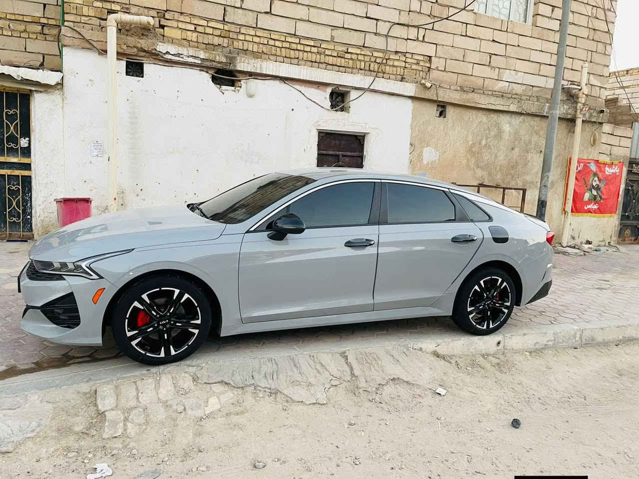 السلام عليكم 🫡
كي فايف البيع 🫰 

موديل 2024 ✔️ اسمنتي 

فول مواصفات عدة بنرامه 

رادار امامي خلفي 

كشن احمر 

تتدفه كشنات 

كشن كهربائي ⚡️ 

نقاط عميا 

شاشه كبيره 

لد امامي خلفي 

اشاره بلمرايه 

ماشيه 51m

حادث جنطه  ✅

بدون ايرباك ✅ 

مكان سياره ناصريه 

رقم معوقين

***********

 السعر 178$

