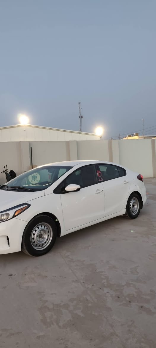 كيا فورتي ٢٠١٨ رقم بصره باسمي 
كفاله ضربه وصبغ وتبديل وغرق
محرك ٢٠٠٠ دوش كير at
كامره وشاشه
 تحكم ستيرن 
كروز سرعه
مرايه تعتيم ذاتي 
ماشيه ١٣٠ 
ادامه كامله وصدر وطخم تاير جديد 
ربع ما تذب عليها 
غير متواجد على الفيسبوك
*********** البصرة, العراق
