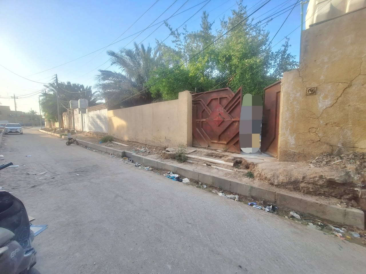 بيت ٣٢٥متر طابو صرف بخنيطله قرب الجنسيه سعره ١٤٠ مال مستعجل 
يحتوي غرفتين صاله استقبال مطبخ ساحه كبيره ترك داير عالبيت واجهه عريضه 
البيت  سكني عالي بحاله جيده 
*********** علي عبدالكاظم
