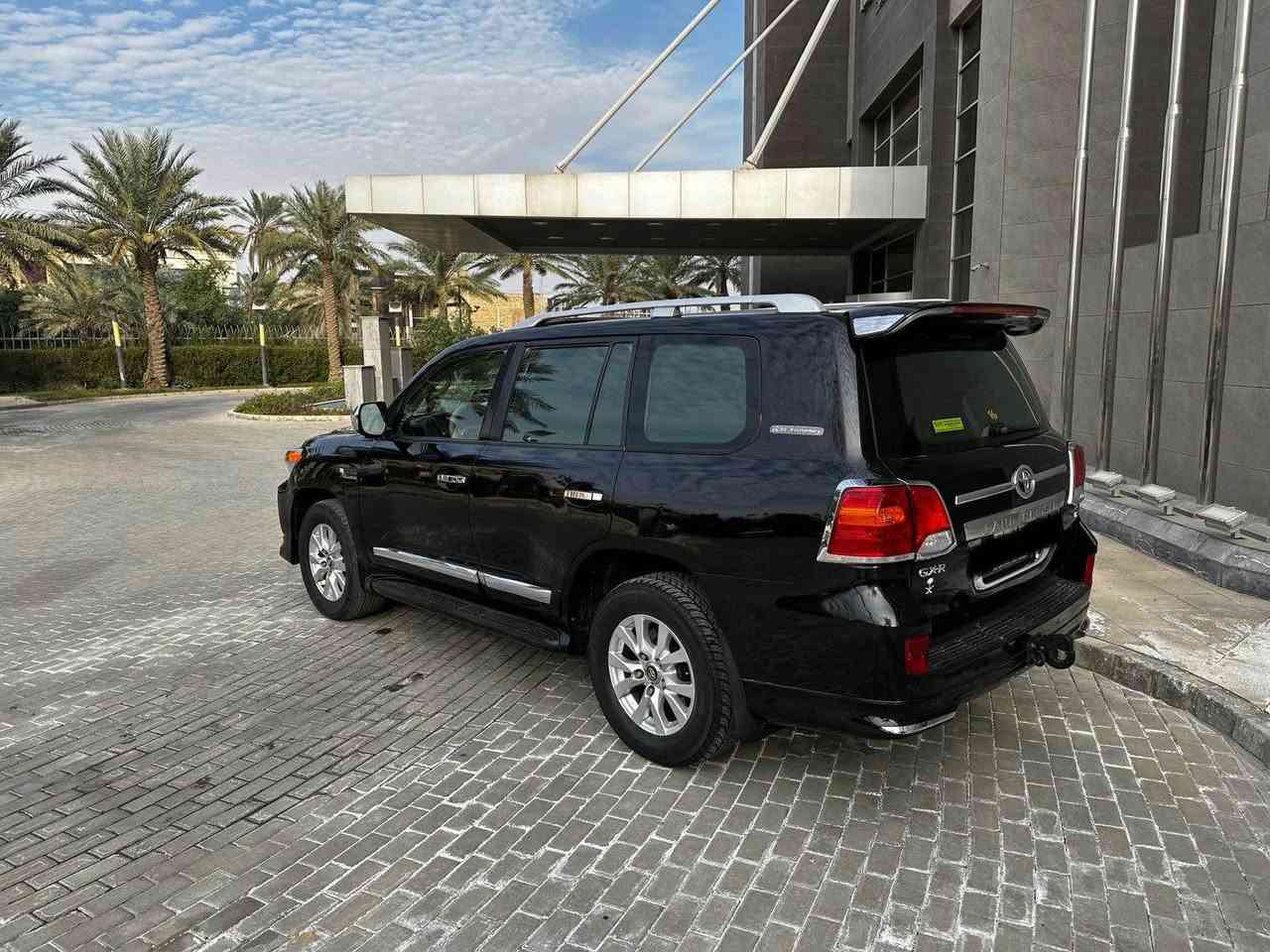 السلام عليكم 
لاندكروز جكساره 2009 رقم بغداد بسمنه محرك 8سلندر 
بيهه 3قطع صبغ والباقي كفاله السياره جاهزه من كلشي كير محرك حداده تخم تاير تبريد نصبتهه وكشرهه كلش حلوه 
مابيهه اي نقص رايدهه ب 260وبيهه مجال بسيط 
للستفسار الاتصال ***********مكانهه ميسان حي الصحفين عمارة, ميسان
