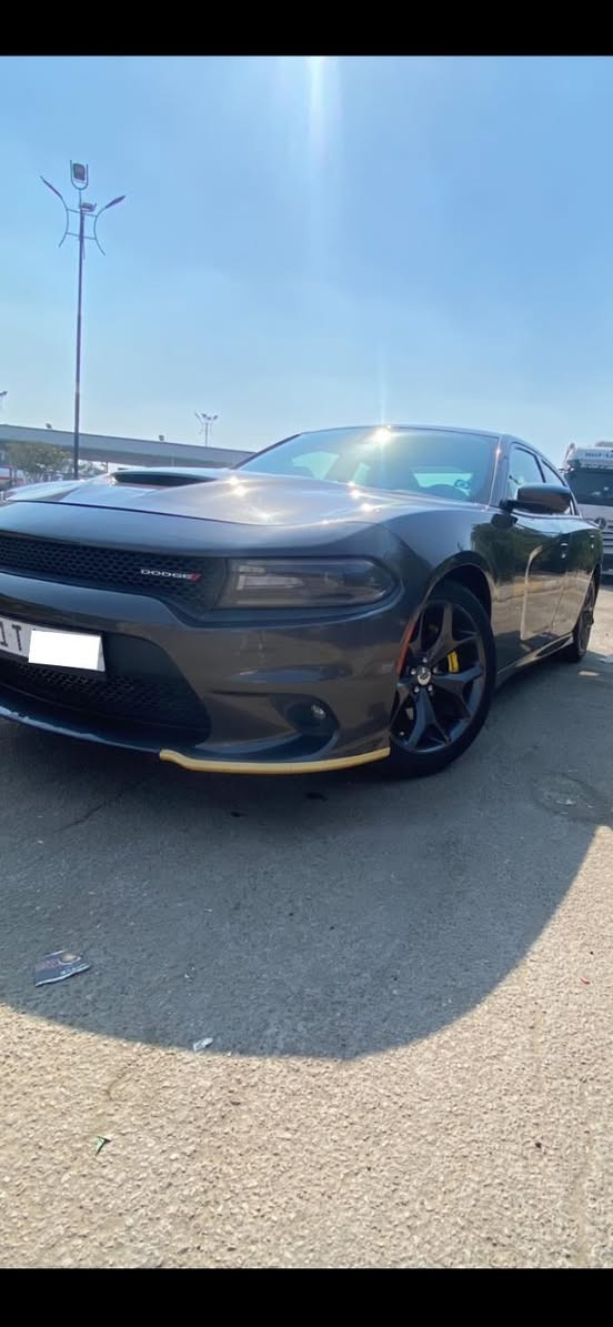 السلام عليكم 

_للبيع چارجر 2019 GT
_ امريكـي مكينة 3600 
رقم بغداد الدولي بأسمي شرط التحويل 
مواصفات فول عدا الفتحة
شاشة كبيرة 
كشنات جلد هيتر 
ستيرن هيتر 
تحكمات ستيرن 
شفتات ستيرن تنمير 
كشنات خزن ميموري كهرباء
تبريد قطعتين ثلجج
لايت زنون  
ويل 19 
فچوج بريمبو الماني 
السيارة ماشية 55 الف ميل
ولا گلوب بالدشبول
گير مكينة تبريد كفالة  
⭕️⭕️ 
بچم كبس برغي ممفتوح بي 
حادثها قبق جنطة وجاملغ خلفي بدون ايرباك وبدون دواخل 
وبيها بارد بسيط بالباب الخلفي 
السعر: 225 وبيها مجال.. 
مكاني بغداد الدورة 
هـ ***********
