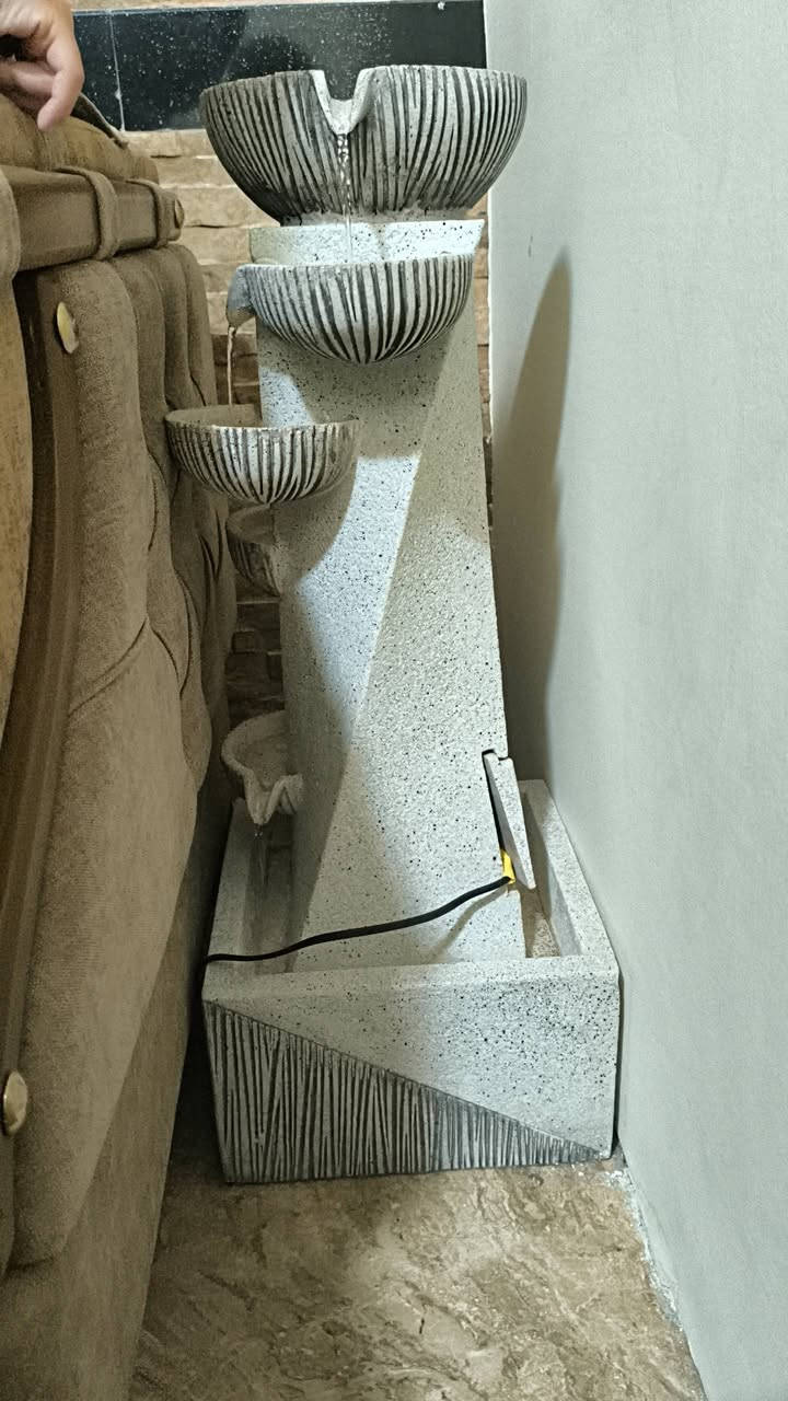 السلام عليكم نافوره للبيع السعر ٨٠ عنوان بغداد البياع ***********
