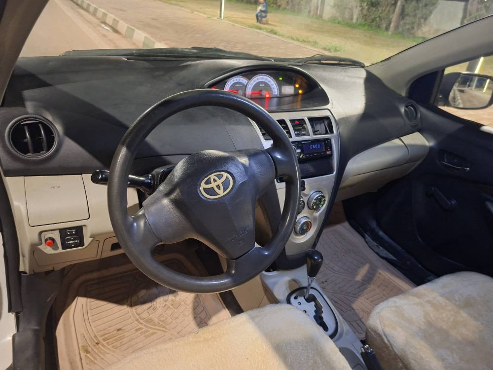 یارس 2008 گێر توماتیک 
ب
گێر و مەکینە و سەقفی بەشەرت 
سەیارەکە پیش و دوای کەپسەو لێدراوی نیە
چوار تایەی تازەی لە ژێرایە  سەیارەکەی بێ تەقە و ڕەقەیە و مەسفری نیە   ،،براوەیە ،،
40 گڵا  و معامەلە 
*********** كيفري, ديالى
