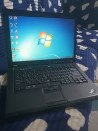 الابتوب مستعمل بدون بطاريه وياه شاحنه ويشتغل على فحص السعر 50 وبي مجال...