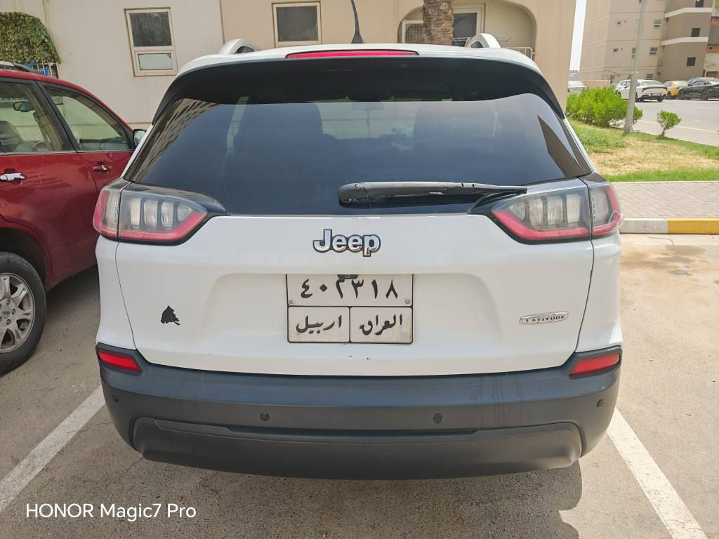 جيب شيروكي بزون 2019 للبيع
المواصفات 
محرك 4 سلندر اقتصادي 2400
كشنات جلد 
هاندبريك كهربائي
كامرة خلفية
شاشة كبيرة لمس
تبريد قطعتين
حساسات خلفية عمل
كشن السايق كهربائي 
لايتات + كشافات زينون ابيض
تحكم ستيرن 
مثبت سرعة
مانع انزلاق +ABS

وارد امريكي
الضرر جاملغ امامي فقط
وهنا بالعراق صارت عندي ضربة بالدعامية خفيفه وشخط بباب السائق يتصلح بارد
السيارة ماشيه 88 الف ميل

السعر  115 وبيه مجال 
مكان السياره بغداد بسماية

للاستفسار التواصل على الخاص او الواتس اب والسيارة باسمي رقم اربيل
***********

رقم الشاصي والصور مال تصليح الحادث مرفقة
‏1c4pjllbxkd154351 بغداد, العراق
