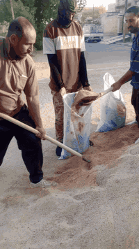 السلام عليكم كادر عمال تصعيد كافة مواد البناء على الضهر رمل طابوك تصعيد سيراميك اشتايكر كاشي فرمستون تكشير حيطان تفليش صب ابيوت تدخيل سبيس وحدل نقل اثاث البيت تصعيد اتراب السطح وحدل تشميع بتلو مساوه تطليع أنقاض قلع تراب قلع كاشي نعمل بنسب لأسعار نعمل ليلاً ونهاراً شرط شغل درجه اولى خابرني وبخدمتك ***********
