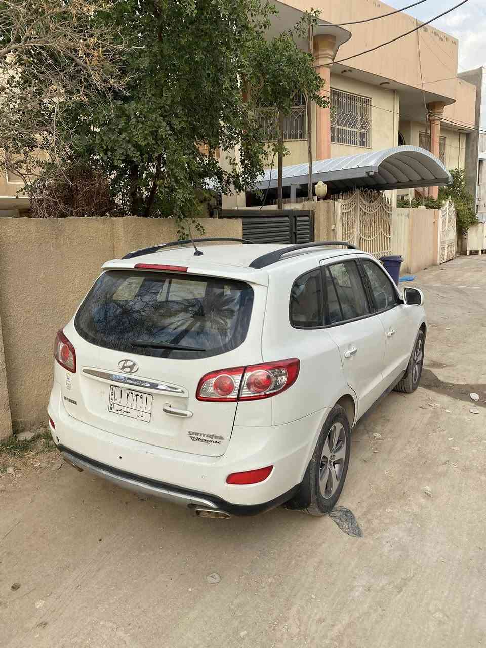 السلام عليكم
للبيع او المراوس. شعدك نزل 
سنتافي 2012
فول مواصفات1/1
محرك4سلندر 2400
7 راكب 
بصمة ابواب وتشغيل 
تحكمات ستيرن 
مري شفط 
سلايت روف
للتواصل ***********
