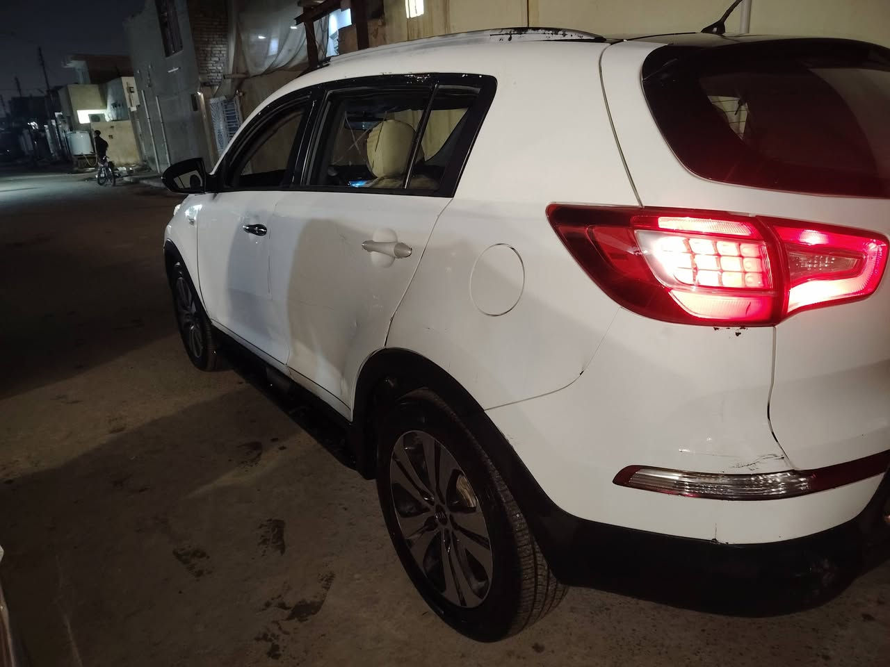 كيه سبورتج موديل 2013 فول مواصفات سياره جاهزه مكينه كير حداديه خيرمن الله تخم تاير سياره جاهزه مابيهه اي نقص سياره متجايه على صفحه وحده وراعيهه مسافر اكفلهه عشاير ودوله السعر 70 وبيهه مجال حك الجيه الرقم ***********
