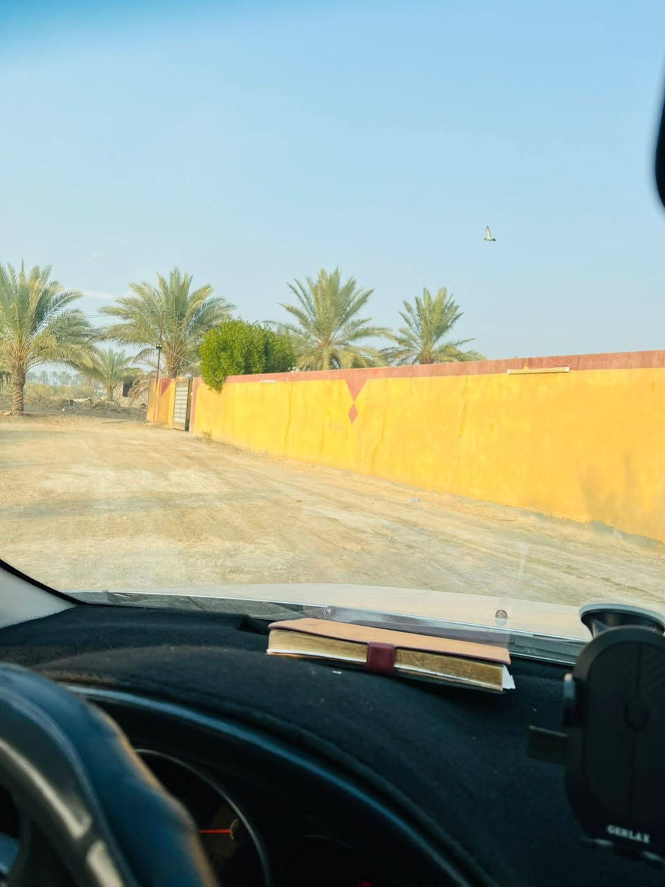 ارض للبيع البعلوان المساحه 3دونم مع بيتين طابو زراعي سند 25 
***********
