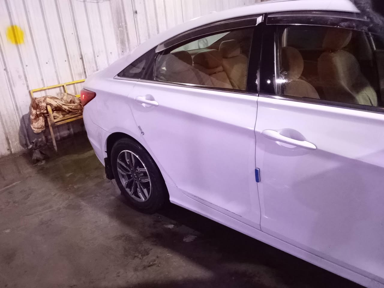 السلام عليكم سوناتا 2011 وارد أمريكي حادثها بنيد مبدل بدون دواخل ليبل واحد وبيها بابين صبغ اثر شخوط مكينة كير صدر كهربائيات جدد السعر 96$ وبيها مجال حك الجيه مكان السياره بغداد للاستفسار *********** /***********
