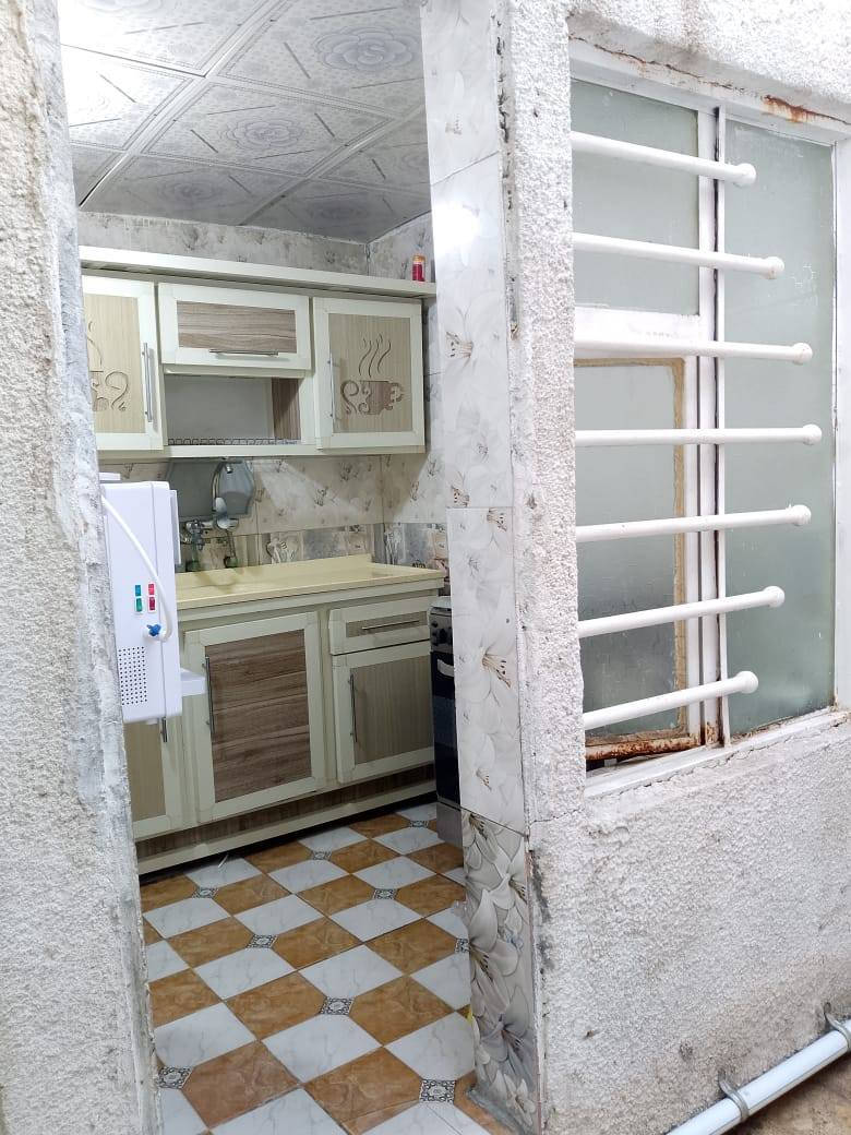 اسلام عليكم مشتمل للبيع المساحه 50 متر طابو صرف العنوان النجف حي القادسيه متكون غرفه +صاله +طارمه+مطبخ + تخاريج+ غرفه سندويج في الطابق الثاني للاستفسار  ***********
