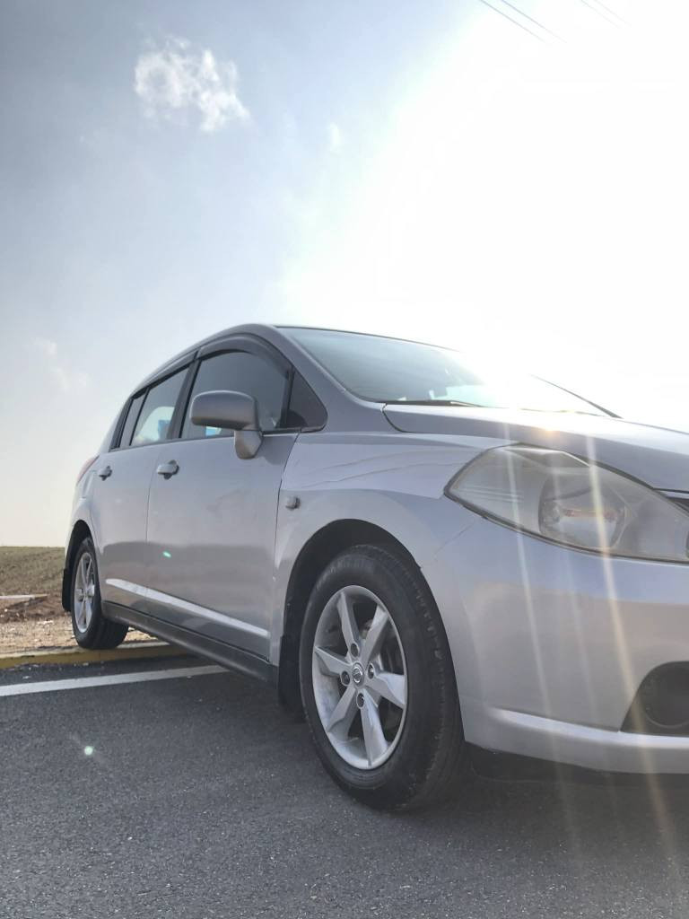 نیسان تیدا مۆدێل ۲۰۰۷ حیزام بۆیاغ ڕەقەم هەولێر ڕەقەم و سەنەوی نوێ هەتا ۲۰۲۹ سەیارەکە جەمپێکی پێشەوەی هەیە هەردولا زۆر کەمە سەیارەکە توند و تۆڵە و گێڕو مەکینەو کارەبایی تەبرید ساردو گەرم بەشەرت چوار تایەو ویلی نوێی لەسەرە سەیارەکە جاهزە کامل مەسرەف کراوە سەقفەکەی کاڵبوونەوەی هەیە ۱۲۰ هەزار غڕامەی لەسەرە دوای معامەلە ئەیگەڕێنمەوە بۆت سعری ۷۷ وەرەقەو کەمێک مەجال شوێن کۆیە ***********//*********** كويسينجاك, أربيل
