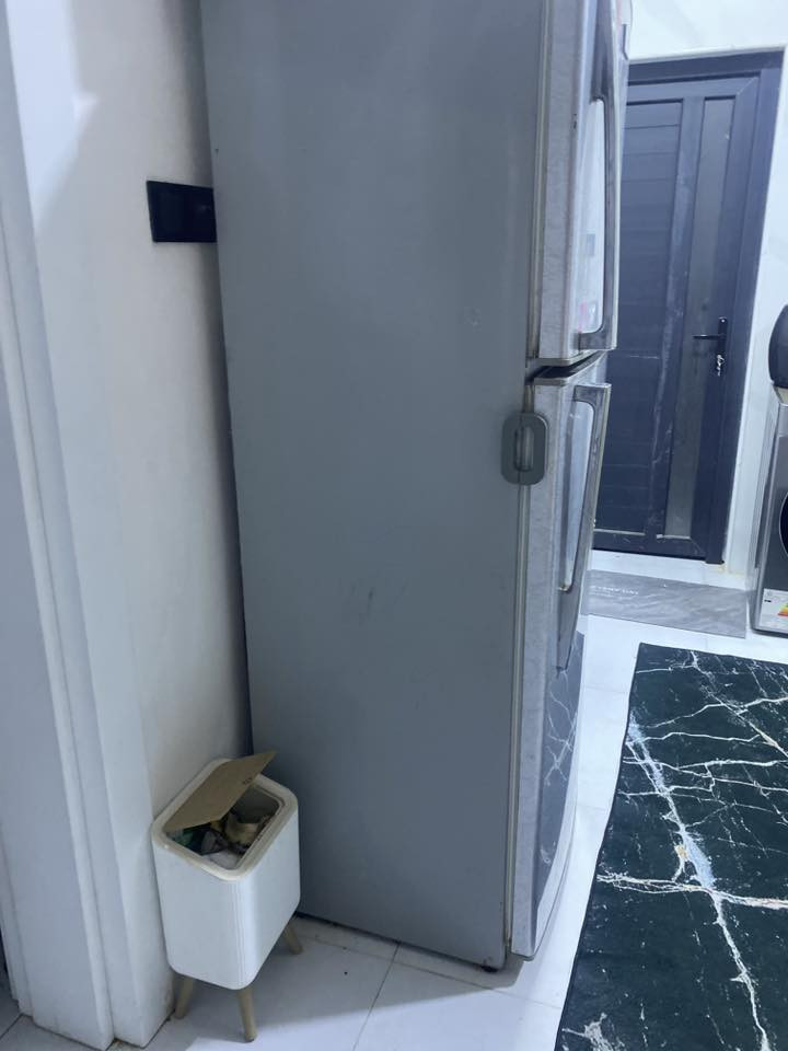 ثلاجه للبيع ***********
