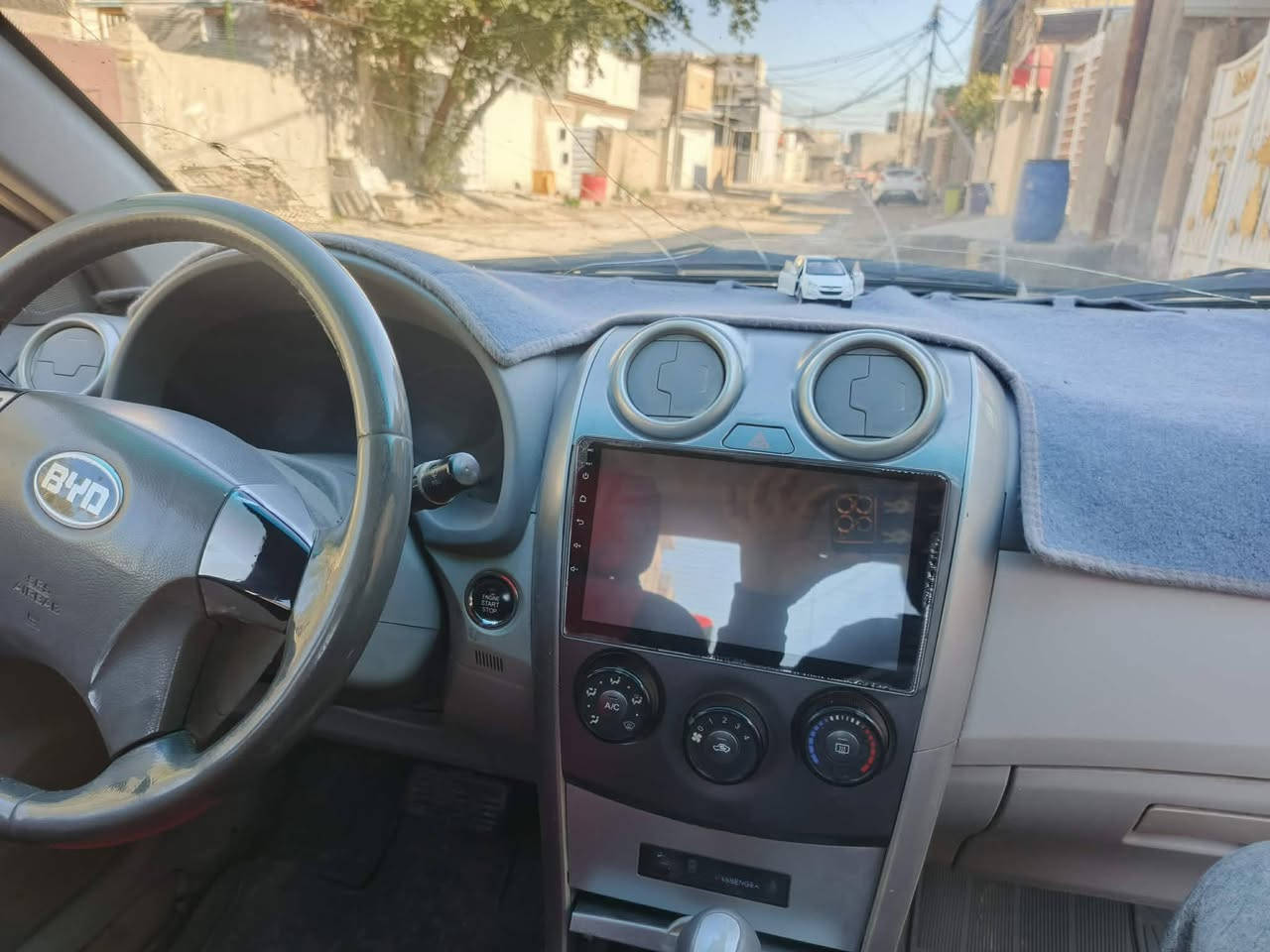 السلام عليكم للبيع سياره بي واي دي G3 موديل 13 رقم بابل محرك كير خير من الله السياره جاهزة بس يحتاجها صدر الامامي فقط وباقي جاهزة صبغ جاملغ و بنيد بدول الدواخل السعر 37 وبيه مجال بسيط مكاني بابل حي البكرلي الرجاء اني مكلف بل نشر أي استفسار اتصل على الرقم الهاتف ***********
