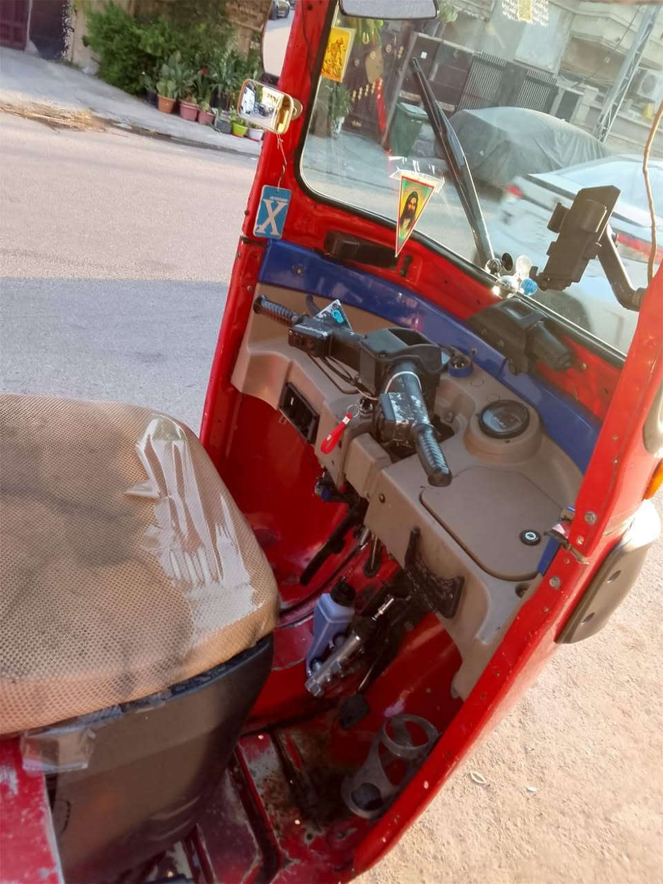 تكتك باجاج موديل 18 رقم بغداد انكليزي وباسمي تحويل مباشر مكفوله من الضربه كلها ع البلاد عدا الدوسات معمرة مكينه وكير واكسل لاصرف ولاتبخير كهربائيات شغاله تخم تايرات صدر جديد امامي وخلفي تكتك جاهزة للشغل مكاني بغداد البياع السعر 5 وبي مجال للطيبين مكاني بغداد البياع وهذا رقمي بي واتس *********** وتحياتي للجميع
